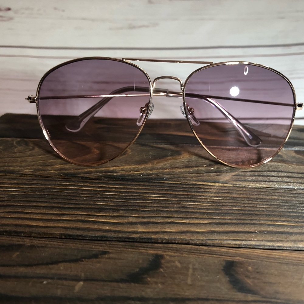Dark Pink aviator sunglasses with gold frames - Picture 2 of 3